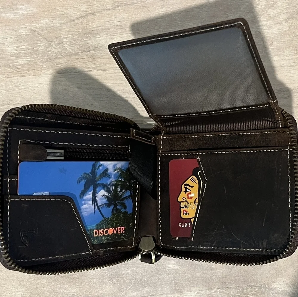 Fine‎ Brown Leather RFID Zip Around Men's Wallet. NWOT